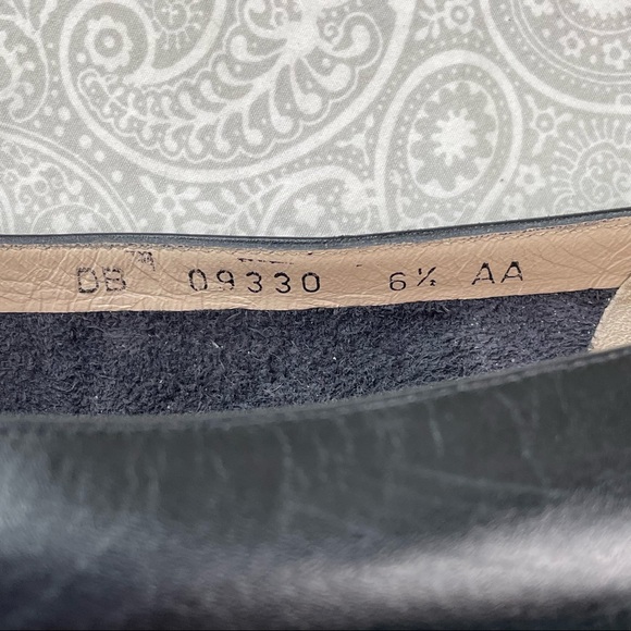 Salvatore Ferragamo Firenze black flats w/bows. EUC - Picture 9 of 11